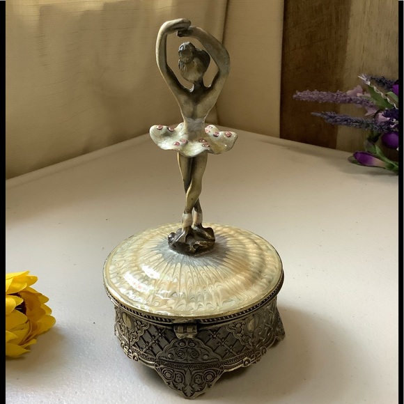 Vintage Bronze Gilded Ormolu Ballerina Music Box - Picture 5 of 14